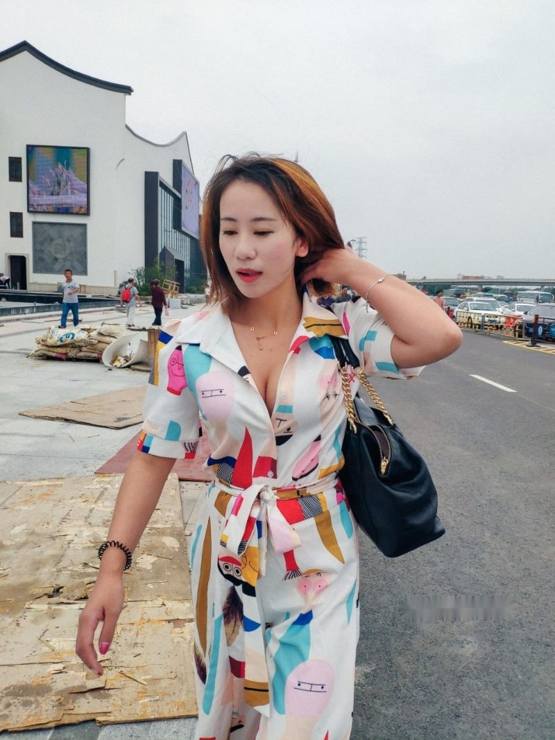 极品高颜值人妻火儿姐户外露出不雅视频流出！