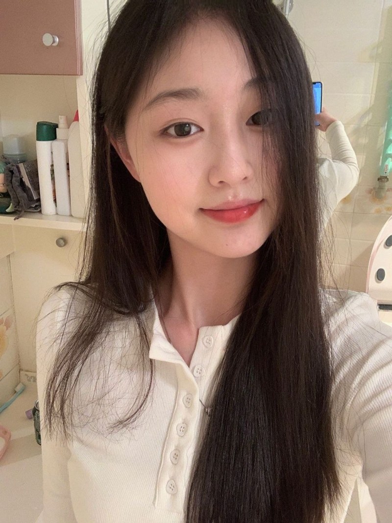 上海某师范学院清纯大二学妹和男友自拍流出！