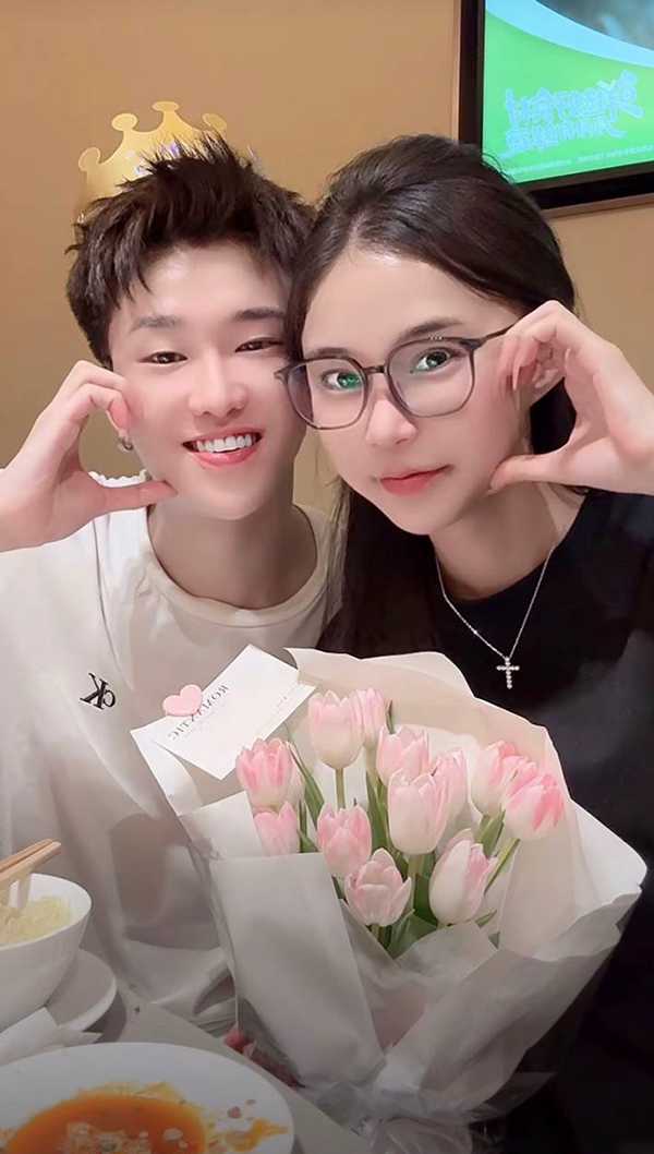 男网红摇童 被前女友缇娜控诉 出轨约炮大姐 涉不当交易PUA家暴滥用药物 阳光人设一夜崩塌