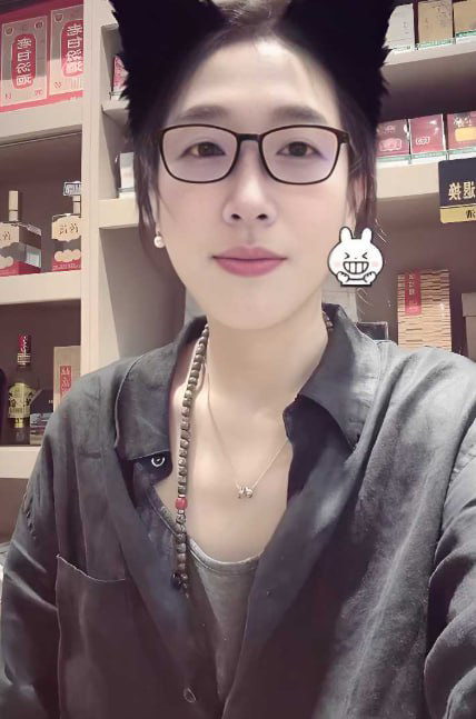 山西运城 新绛县超市老板娘 乱伦3P视频流出 眼镜熟妇背着老公 和亲儿子 儿子同学家里猛玩 三人轮流上阵