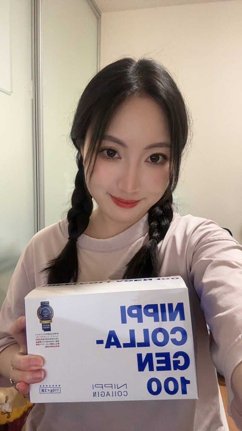 韵味少妇情趣黑丝被小男友无套狂插 拉丝淫水！