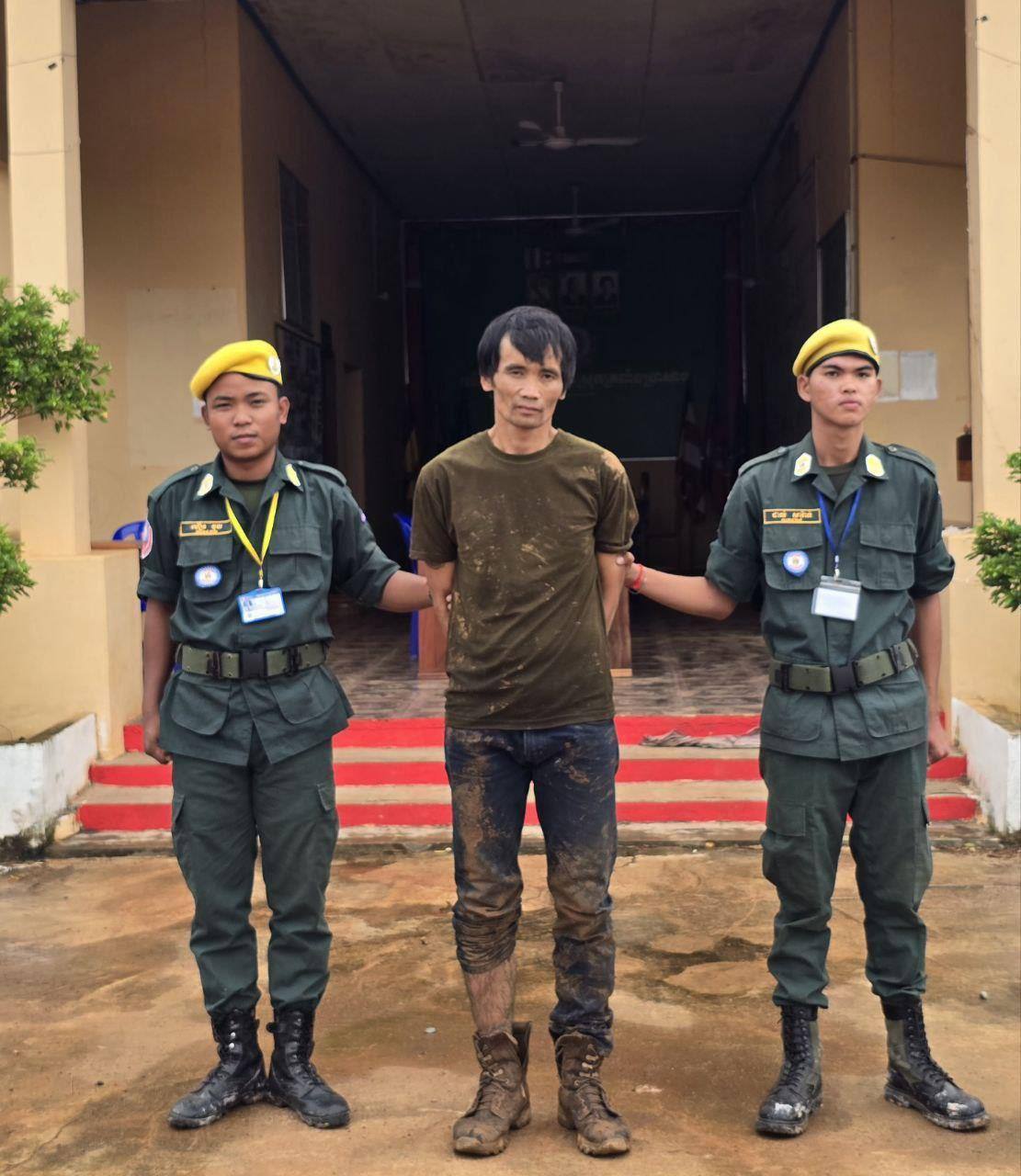 柬埔寨新闻：多年追捕！柬埔寨奥多"毒界大佬"栽了！警方缴获画面超硬核