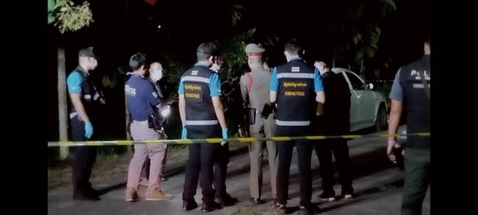 泰国资讯：一名狱警因嫉妒前妻有了新男友而在家中开枪打死三人，案情被曝光。