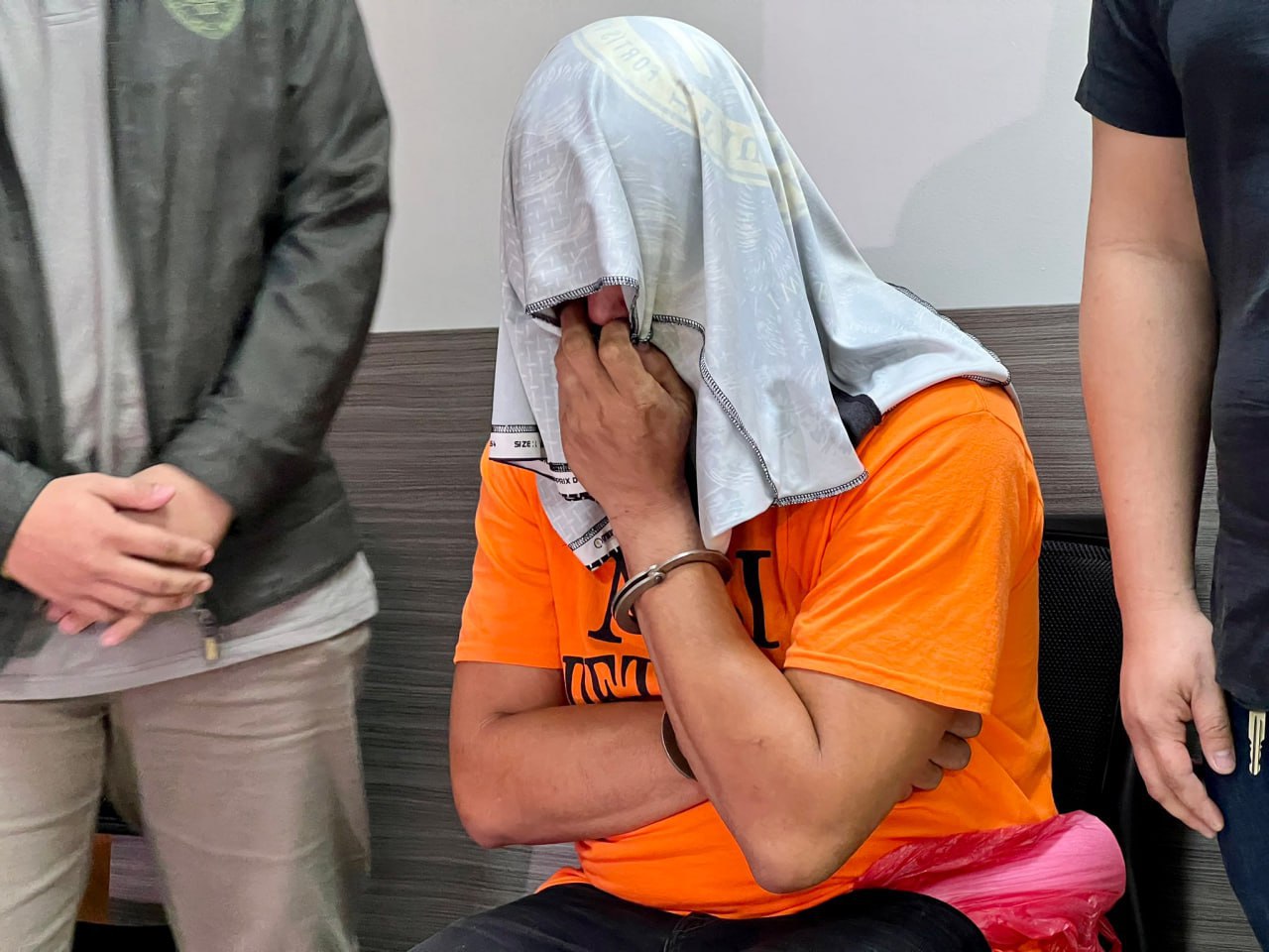 菲律宾新闻： 一名男子因涉嫌猥亵他的两个未成年继女和他 4 岁的儿子而在拉古纳省圣巴勃罗被捕