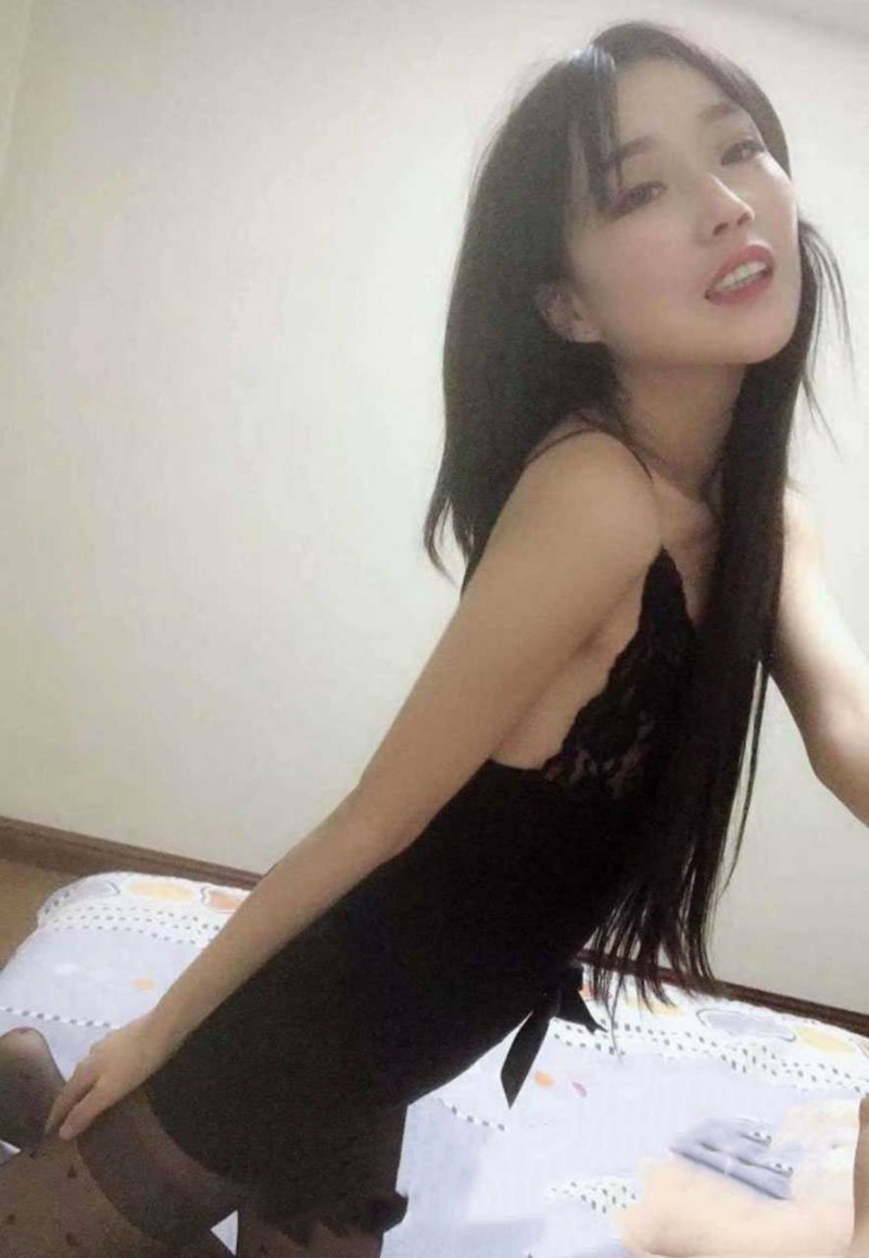 你心中女神却是别人的胯下母狗！