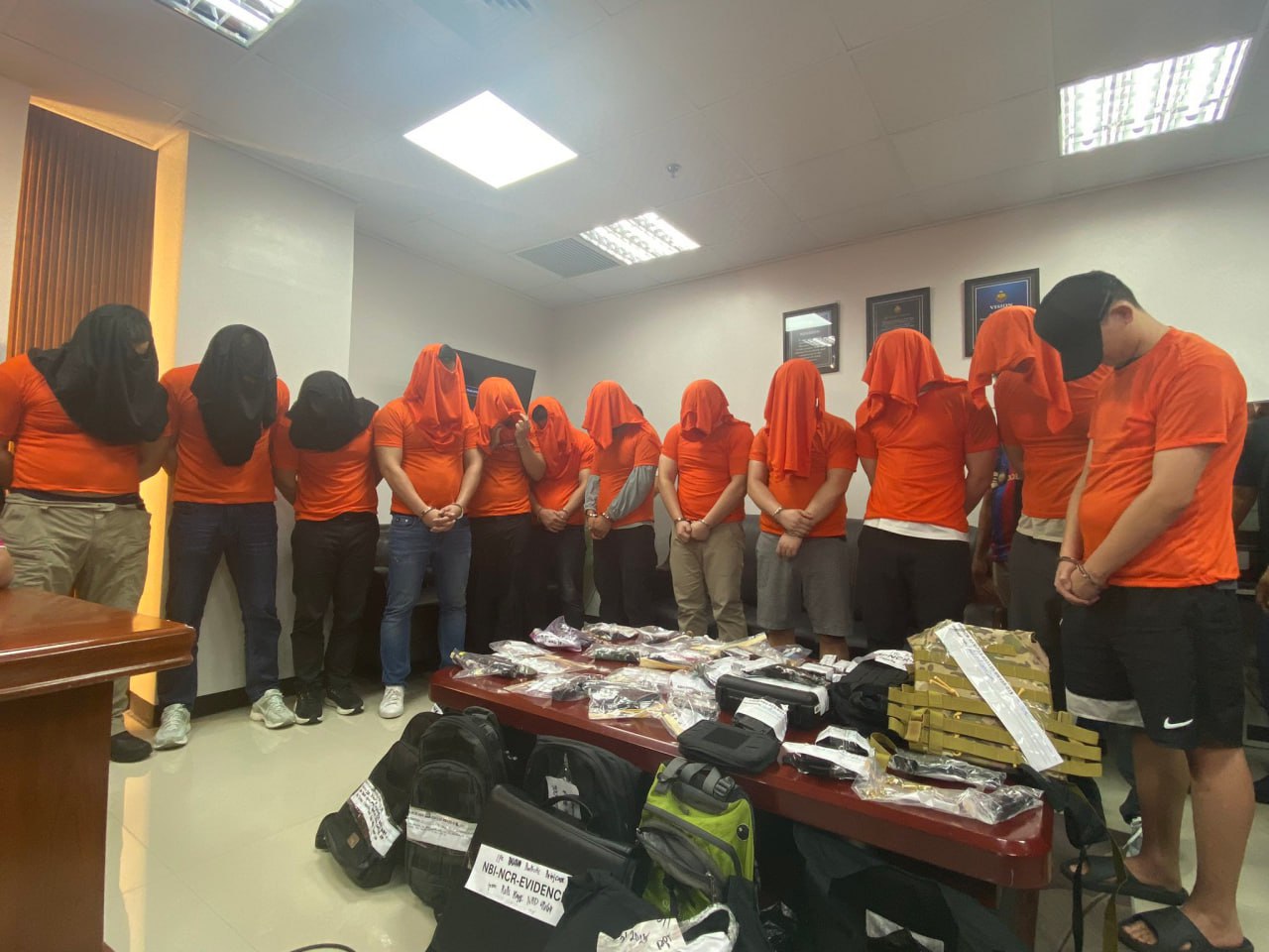 菲律宾新闻：NBI突袭阿拉棒，逮捕12名中国公民并缴获枪支与车辆