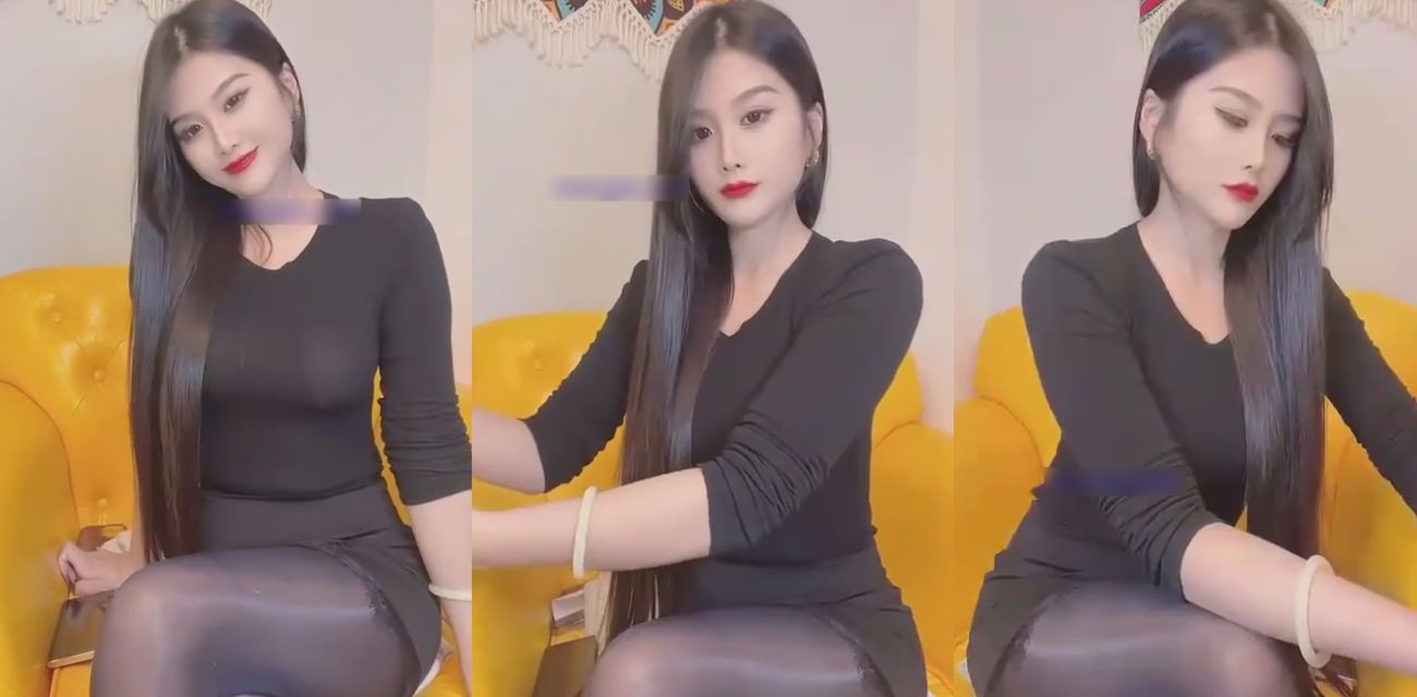 抖音网红 十月 极品熟女少妇 无内丝袜诱惑 隔着丝袜抚摸大骚逼 性感翘臀配上齐逼包臀裙 好想后入干她！