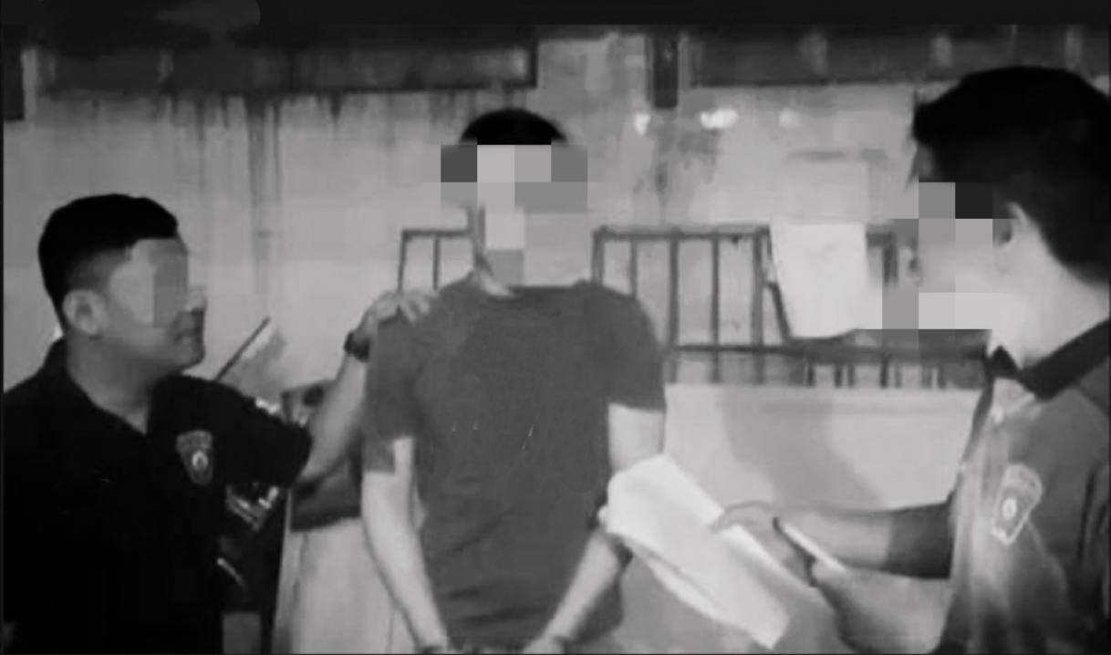 菲律宾新闻：中国公民昨晚凌晨在大马尼拉街上拒绝配合菲律宾国家巡逻警察临检、检查！被以袭警、妨碍公务罪被捕！