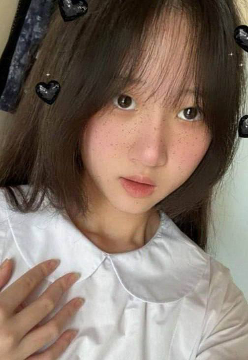 香港高颜值美女 徐艺菲 和男友亲密自拍视频流出 各种姿势玩法尺度极大令人震惊