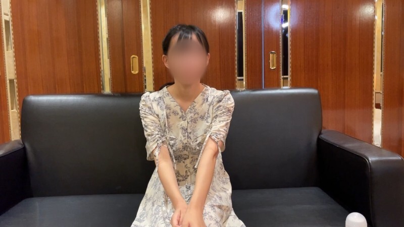 FC2-PPV-4742346 【非卖品】与秘密美女的中出性爱影片。超过1小时40分钟的影片，充分展现了高潮、抽插与受精的场景。
