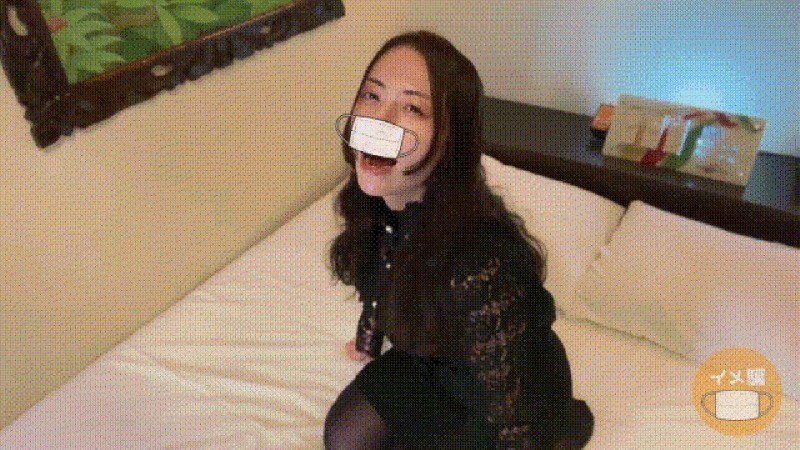 FC2-PPV-4879704 【限时特惠 800 PT！ ！ 】拍摄一位身材火辣、美丽动人的已婚女性，然后秘密拍摄与她发生性关系的场景，并在她体内射精【超值套餐】