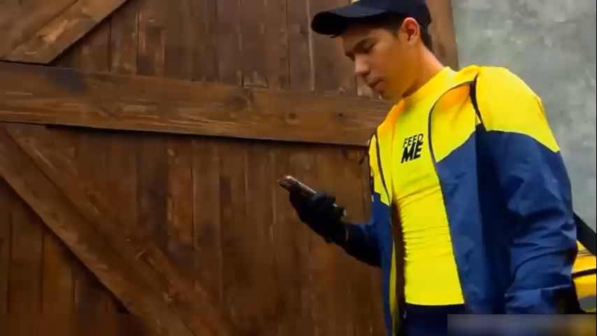 美团上门送外卖 看到极品帅哥就勾引巨根操 