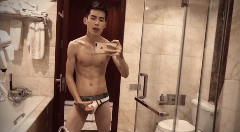 极品帅哥骚屄发痒约炮,被大鸡巴肏的屄漏流汁