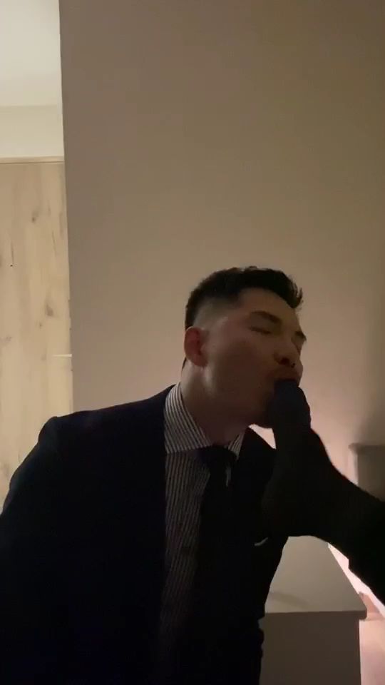 帅气的正装高管帅哥，舔我香袜，被奴