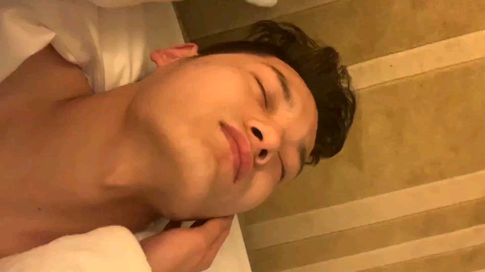 骚货灌醉帅哥同事，大鸡吧轮玩他
