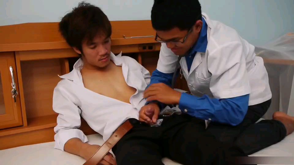 病人被医生各种乱摸 舌头舔遍屁眼激情操干