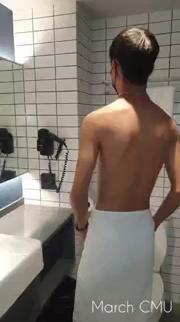 小骚受性欲高涨，洗完澡等着主人来艹