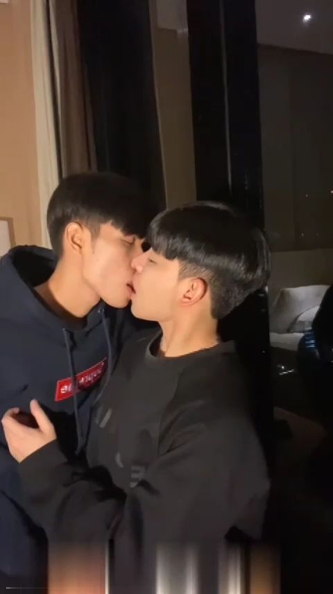 和我的同桌开房去放肆 互口舔吃新嫩肉棒
