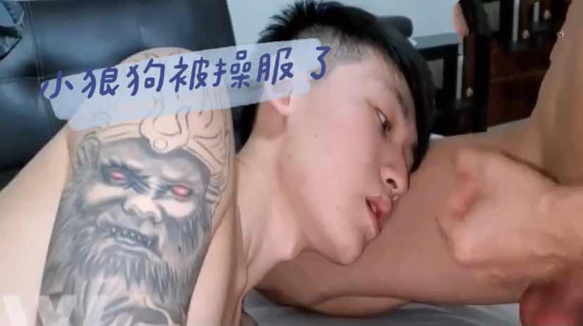 帅气的小狼狗 被大屌操出眼泪 骚穴都被干红肿了