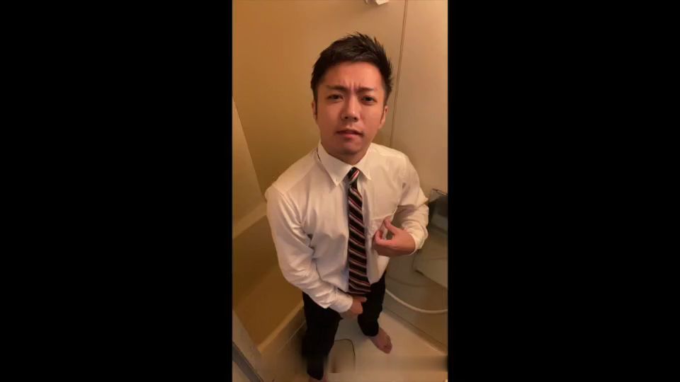 白衬衫正装男性欲高涨，撸枪自慰