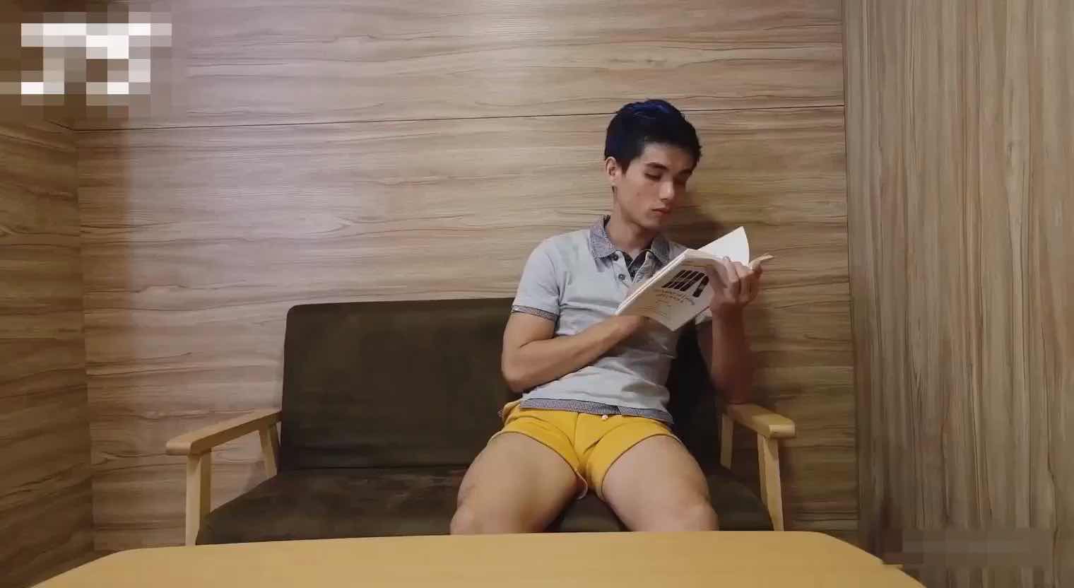 湾湾网黄湿湿书房诱惑角色扮演，激情打桩做爱