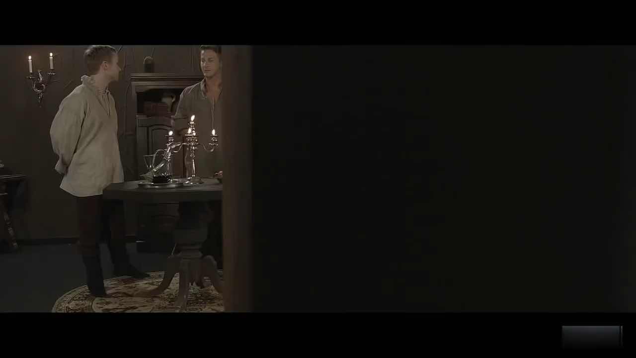 捷克王室服侍主人的两个仆人在主人面前脱光，最后被主人狠狠的操了菊花