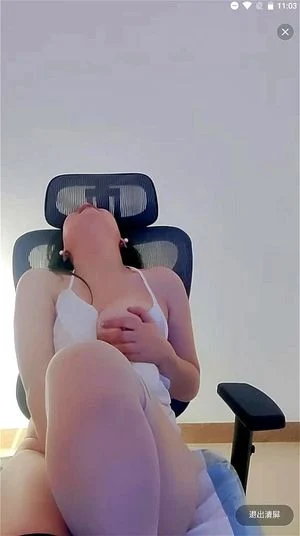 巨乳美女直播揉胸喷水淫荡至极渴望被干被轮，<<<1>>>