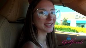 A quick spin and cruise with Macy Meadows and back to the room for some fun (Footfetish): Porn - 经典欧美