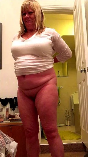 丰满妻子脱去白色上衣