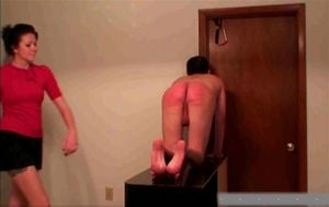 姐姐打弟弟屁股