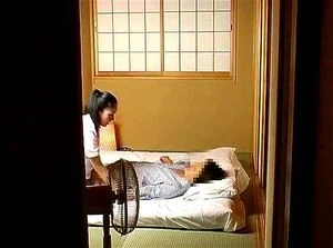 这位女士拥有令人惊艳的曲线和充满诱惑的魅力，她的表演充满热情与自信，为观众带来一场视觉与感官的盛宴。影片捕捉了她与另一位成年伴侣之间激情四溢的互动，展现了成熟女性之间的亲密与探索。场景设计精致，灯光营造出暧昧而迷人的氛围，适合喜欢欣赏成人内容中优雅与张力结合的观众。关键词：成熟女性、激情互动、成人娱乐、性感表演、亲密时刻。