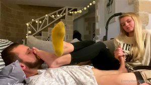 Emmy Feet Socks Smelling Feet Handjob: Foot Fetish, Feet Worship & Foot Worship Porn - 经典欧美