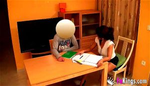 性感教师与纯情学生之间的激情碰撞！