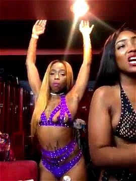 HOOD STRIPPERS IN LOCKERROOM: Xvideos & Ass Porn - 经典欧美