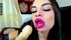 BeautyxLipsx and long tongue: Blowjob, Brunette & Masturbation Porn - 经典欧美
