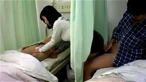 性感亚洲美女为她的客户提供特殊服务
