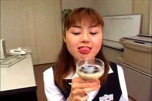 办公室女郎喜欢带精液酱的美食