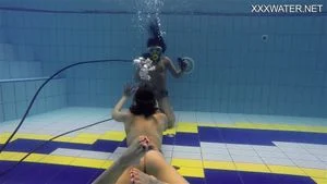 Adeline being filmed by a girl in the pool by Underwater Show: Big Tits, Babe & Brunette Porn - 经典欧美