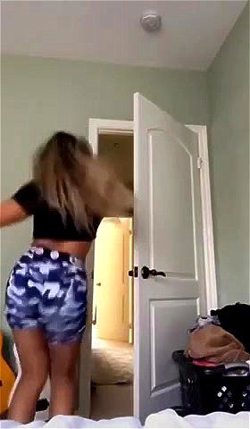 丰满臀部