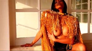 Poonam Pandey Valentine Gold: Dance, Music & Dance Striptease Porn - 经典欧美