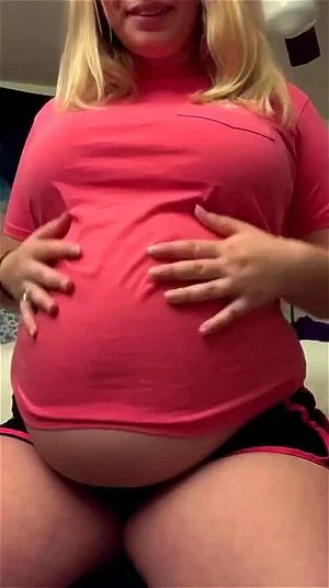 丰满美女的腹部诱惑