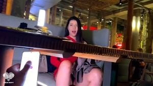 带着LUSH震动玩具去约会，在桌子下公开自慰