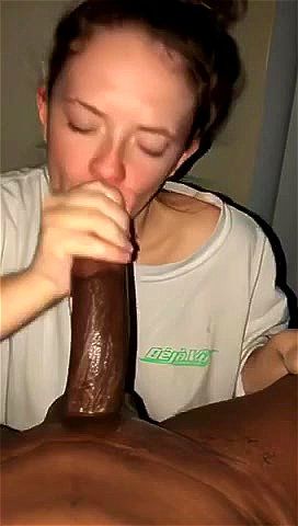 白人女孩吸吮我的黑色大鸡巴