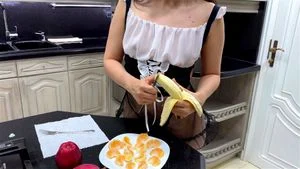 非常明智地为我的老板切水果。我希望他喜欢它。