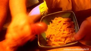 Nerdy Cum Dumpster With Glasses Wanted A Load Of Cum On Her Macaroni And Cheese: Porn - 经典欧美