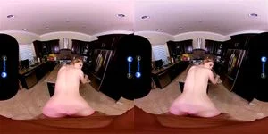BaDoinkVR.com 金发女郎玛雅·肯德里克渴望多次高潮