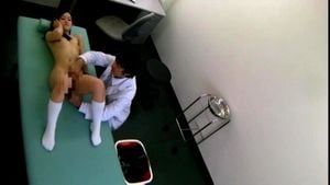 假扮医疗场景露阴第二部 2/6