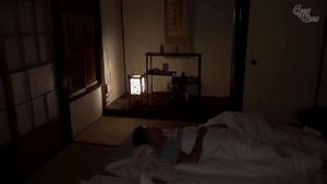 Vợ chồng con trai đang ngủ bố vào thịt con dâu-Husband and wife are sleeping father and daughter-in-law: Porn - 经典欧美