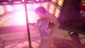 Kasumi 钢管舞表演，展现成年舞者性感火辣的身姿。