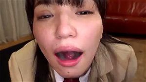 Nữ sinh nằm ngửa